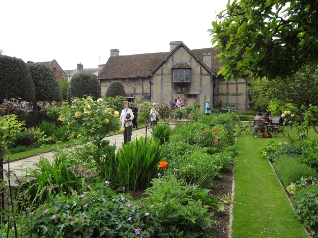 Here is the beautiful birthplace of Shakespeare where he grew up in Stratford-upon-Avon. The house is much larger than I thought.